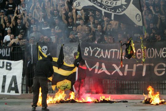 Τραυματισμό οπαδού από κροτίδα στο ΠΑΟΚ – Άρης ερευνούν οι αστυνομικές αρχές