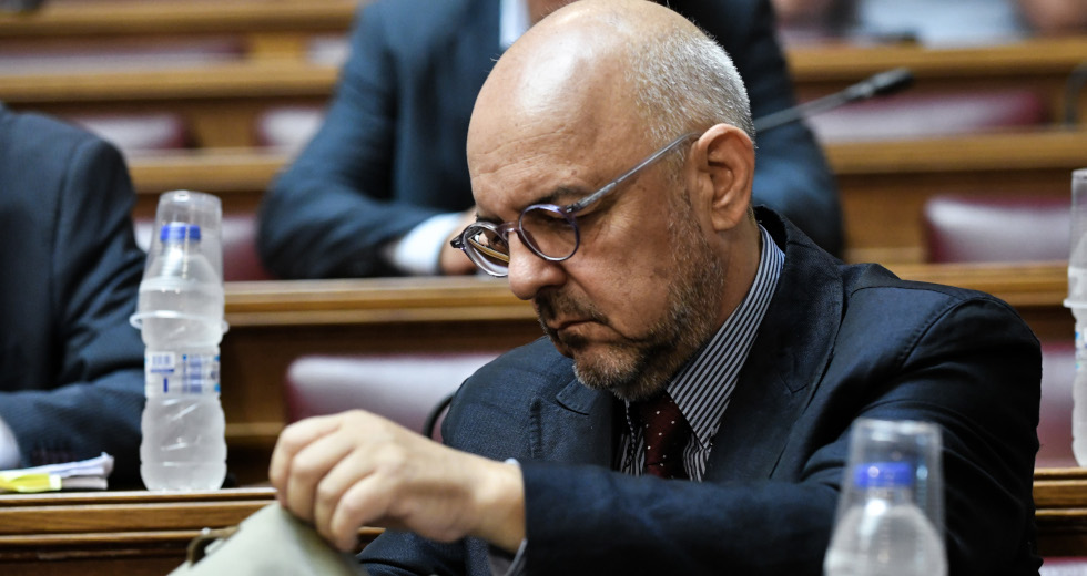 «Απαράδεκτα φθηνό» το νερό για τον Μπάμπη Παπαδημητρίου