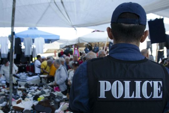 Kι άλλη αστυνομική επιχείρηση στο κυριακάτικο παζάρι του Πειραιά
