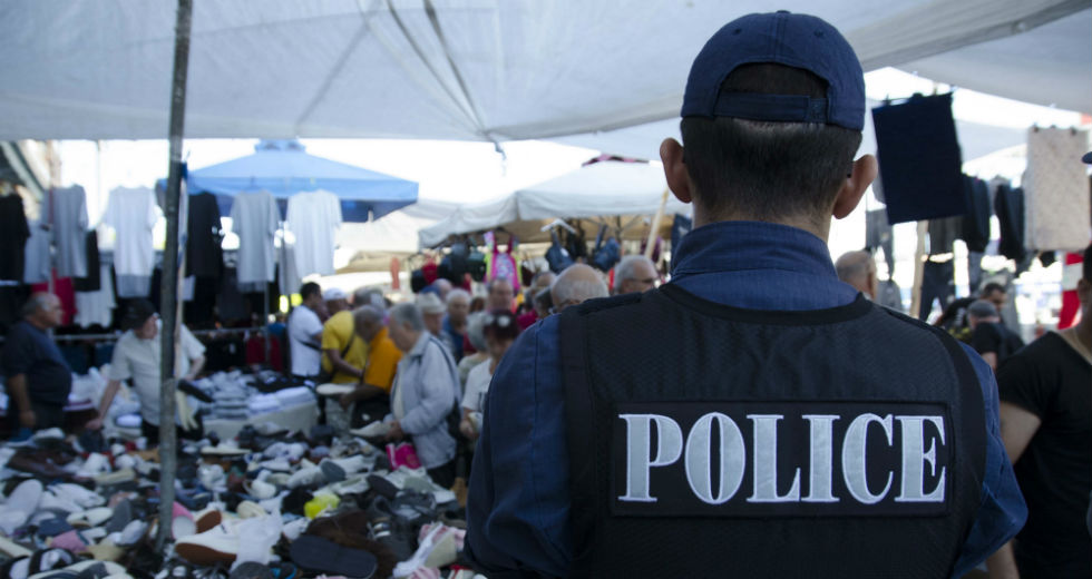 Kι άλλη αστυνομική επιχείρηση στο κυριακάτικο παζάρι του Πειραιά
