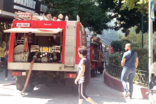 Πυρκαγιά σε καφετέρια στη Φωκίωνος Νέγρη