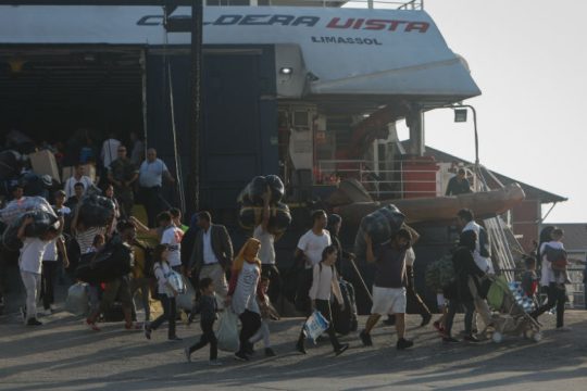 Στα τρικυμιώδη νερά του προσφυγικού