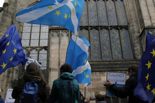 Παράνομο κήρυξε σκωτσέζικο δικαστήριο το κλείσιμο του κοινοβουλίου