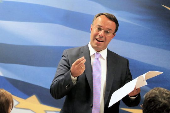 Κόλλησε… υπερπλεονάσματα και ο Σταϊκούρας