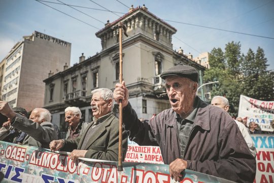 Η κυβέρνηση με τους «ατομικούς κουμπαράδες» θα αφανίσει τις επικουρικές συντάξεις