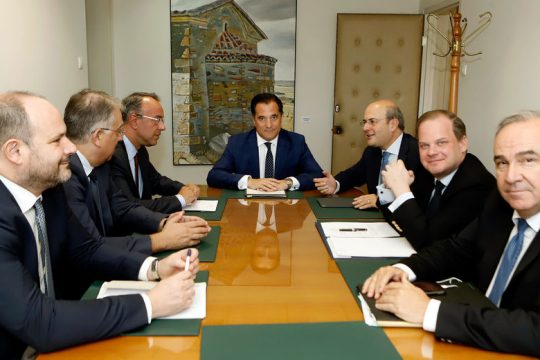 Η κυβέρνηση παρουσιάζει τις ΣΔΙΤ ως πανάκεια