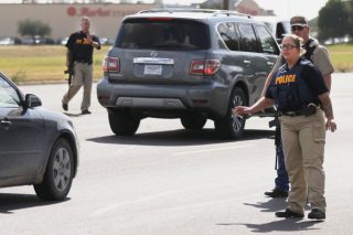 ΤΕΞΑΣ Τα όπλα, οι (ανύπαρκτοι) έλεγχοι, οι «κακοί άνθρωποι» και οι… προσευχές