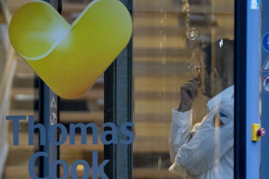 Τα αφεντικά της Thomas Cook πήραν μπόνους 20 εκατ. την τελευταία 5ετία
