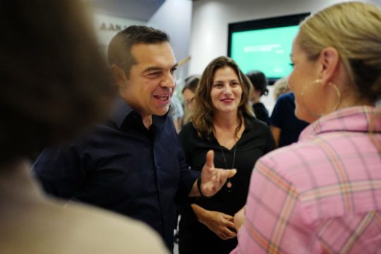 Στη νέα ταινία του Κεν Λόουτς ο Αλ. Τσίπρας και η Μπέττυ Μπαζιάνα