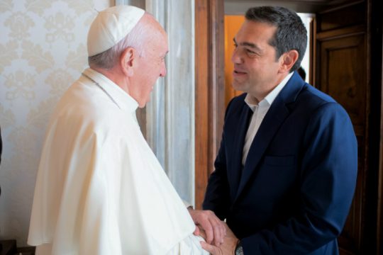 Τσίπρας για Φραγκίσκο: Ο «Πάπας των φτωχών» να συνεχίσει να μιλά γα την αδικία [βίντεο]