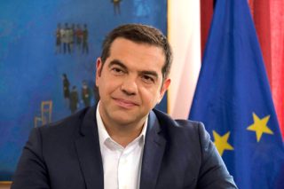 «Τρώει από τα έτοιμα, σαρώνει το κράτος σαν λάφυρο»