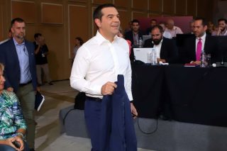 Φουλάρουν μηχανές για την Πολιτική Διακήρυξη