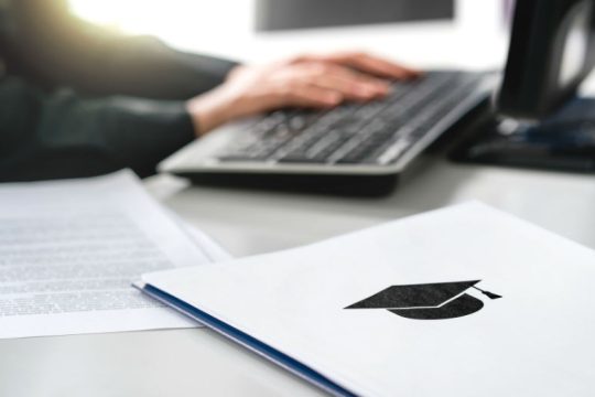 Διεθνές απολυτήριο ή σταδιακή ελεύθερη πρόσβαση;