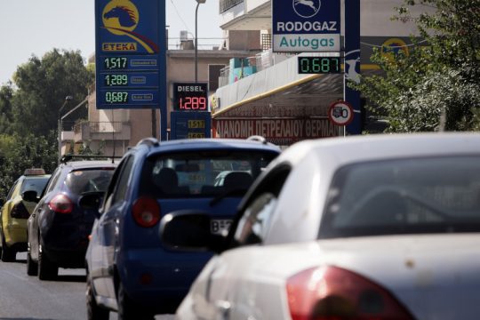 Καθησυχάζουν για τα καύσιμα κυβέρνηση και εκπρόσωποι του κλάδου