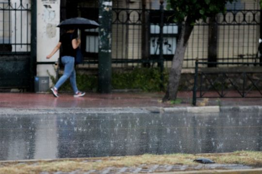 Βροχερός ο καιρός