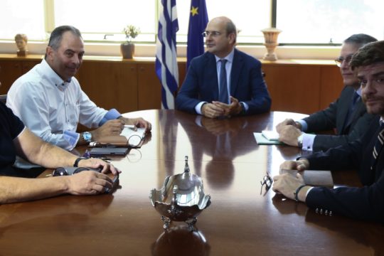 «Ευχολόγιο» Χατζηδάκη για τη ΔΕΗ