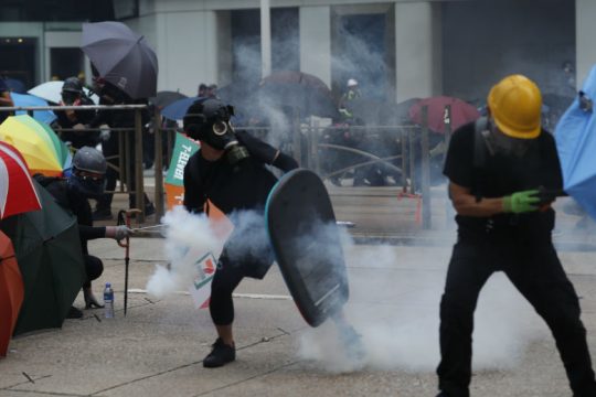 Συλλήψεις και σπρέι πιπεριού κατά διαδηλωτών στο Χονγκ Κονγκ