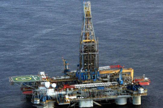Πέρασαν από την επιτροπή της Βουλής οι συμβάσεις για τους υδρογονάνθρακες