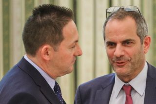 Ο δεκάλογος της δημοσιογραφίας στην εποχή Μητσοτάκη