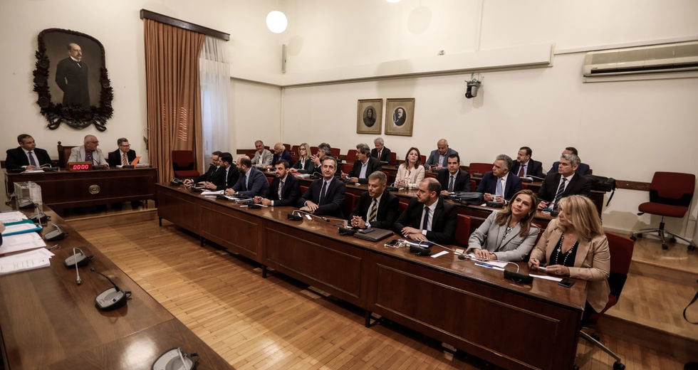 Σύγκρουση για τους μάρτυρες