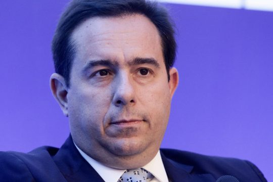 Διορθώνει τον Γεραπετρίτη ο Μηταράκης για τα αναδρομικά