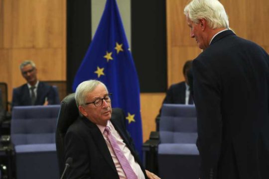 Η Κομισιόν βλέπει «προβληματικά σημεία»