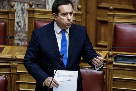 Διαφημίζει και εφημερίδες ο Ν. Μηταράκης!