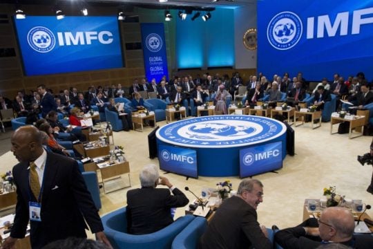 Το ΔΝΤ σώζει τους πιστωτές, όχι τα υπερχρεωμένα κράτη