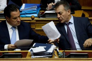 Επικοινωνιακό σόου με τις εκκρεμείς συντάξεις