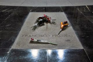 Ο δικτάτορας Φράνκο «φεύγει» από την Κοιλάδα των Πεσόντων