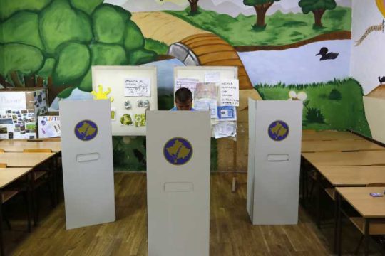 Η κάλπη βγάζει πολιτικές ανακατατάξεις