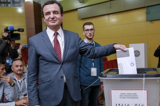 Αλλαγή φρουράς, όχι πολιτικής