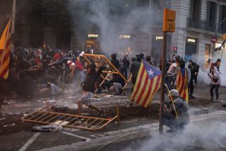 Καταλονία: Νέα επεισόδια και διάλογος κωφών