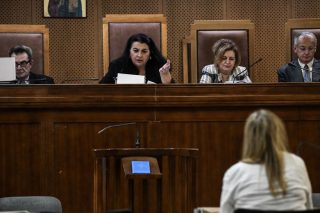 Ανασκευάζουν για να γλιτώσουν