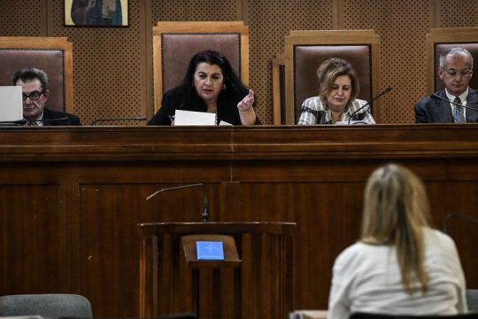 Ανασκευάζουν για να γλιτώσουν