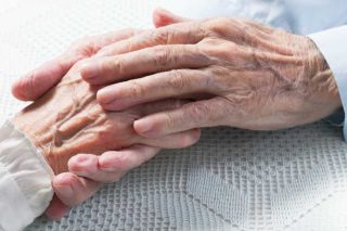 Ο «Γολγοθάς» της άνοιας για 200.000 Ελληνες