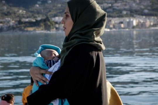 Η κυβερνητική πολιτική ενισχύει τις αφίξεις προσφύγων και μεταναστών