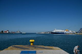 Φρένο στην ακτοπλοΐα από Πειραιά, Ραφήνα και Λαύριο