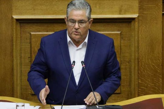 «Γην και ύδωρ στους λίγους» για τον Δ. Κουτσούμπα το αναπτυξιακό νομοσχέδιο