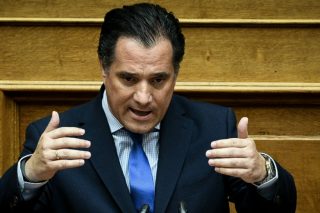 Η Πανελλήνια Φιλοζωική Ομοσπονδία έχει ράμματα για τη «φυσική γούνα» του Αδωνη