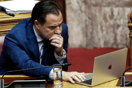 Στην επίθεση ο ΣΥΡΙΖΑ μετά τις δηλώσεις Άδωνι για τη Novartis