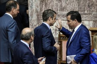 Γιατί εγκατέλειψε τον Αδωνι ο Κ. Μητσοτάκης;
