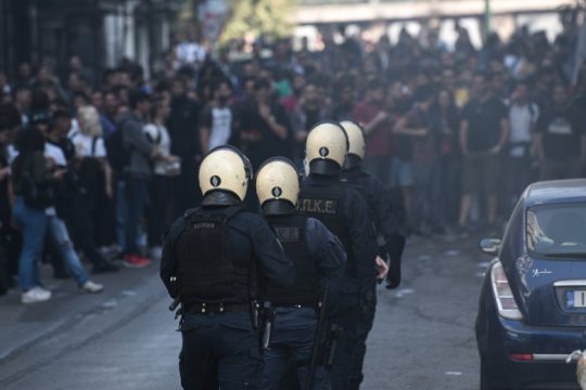 Ένταση στην ΑΣΟΕΕ με χημικά και καμένους κάδους