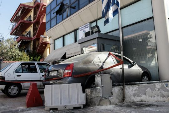 Μολότοφ στο Αστυνομικό Τμήμα Πεντέλης και τέσσερις προσαγωγές