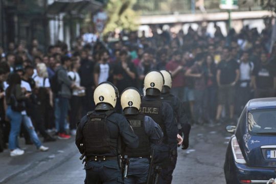 Σκηνικό έντασης έξω από την ΑΣΟΕΕ