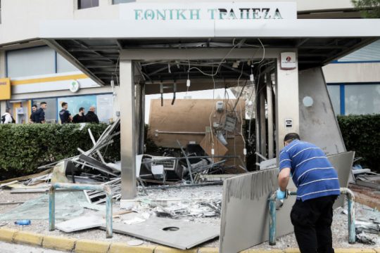 Ένας τραυματίας από ανατίναξη ΑΤΜ στη Γλυφάδα