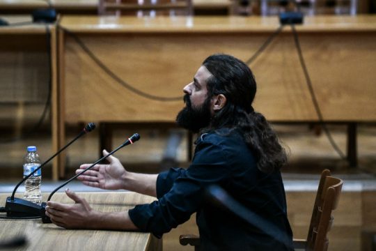 Κ. Μπαρμπαρούσης: Στη Βουλή περπατάμε πάνω σε σβάστικες
