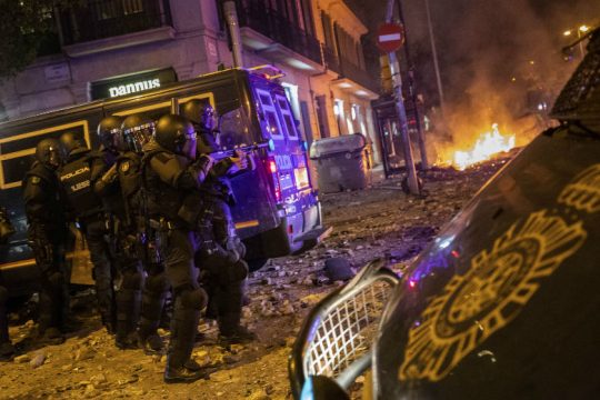 Ταραχές άνευ προηγουμένου στη Βαρκελώνη