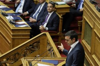 Κόντρα μεταξύ κυβέρνησης – ΣΥΡΙΖΑ για τη Μόρια