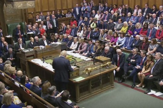 Η βρετανική Βουλή στέλνει το Brexit στις καθυστερήσεις